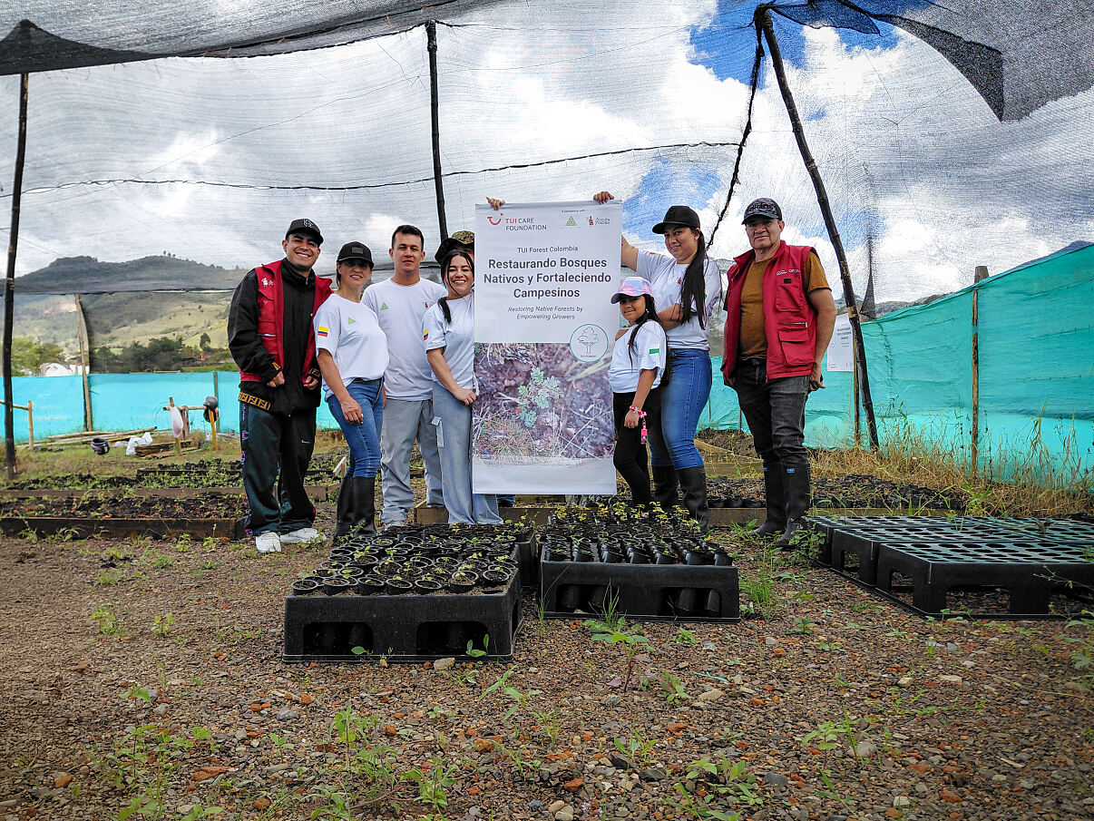 TUI Forest Colombia - project team in the tree nursery