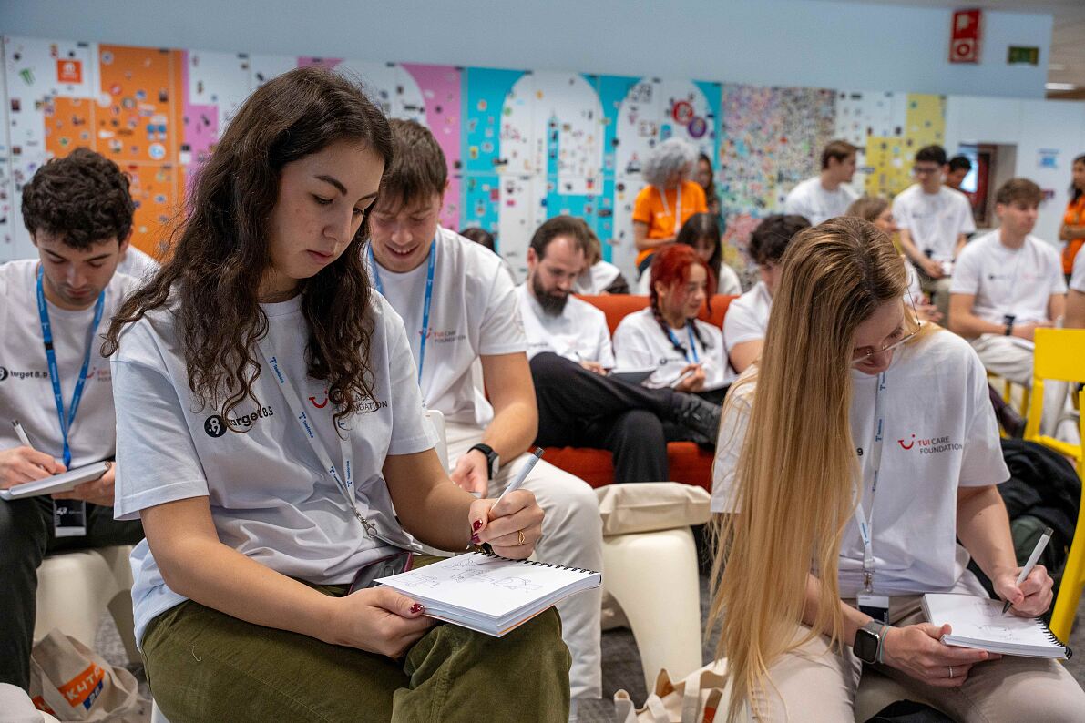 TUI Futureshapers Spain - ignite phase participants at the hackathon