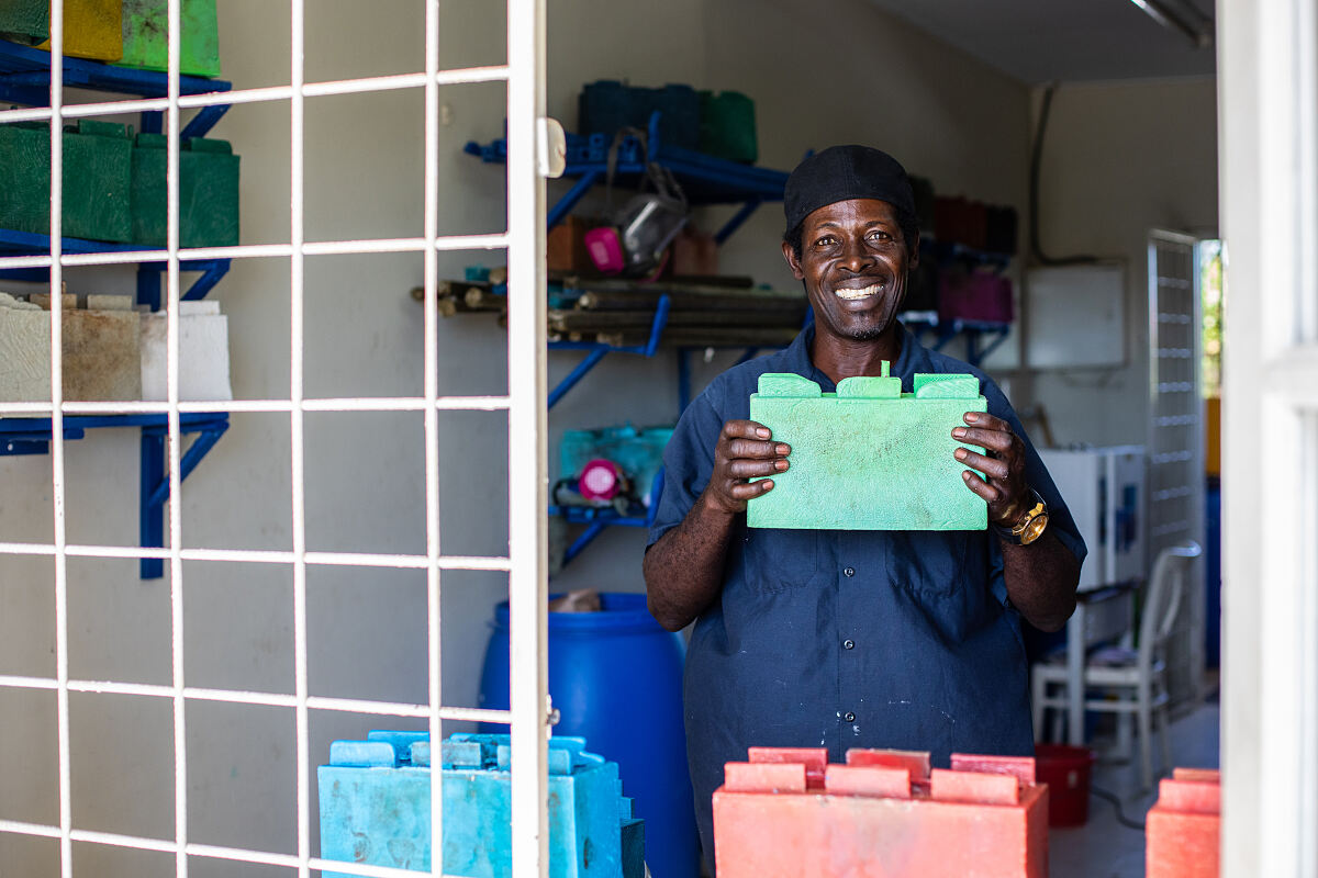 Destination Zero Waste Curacao - creating products out of plastic waste
