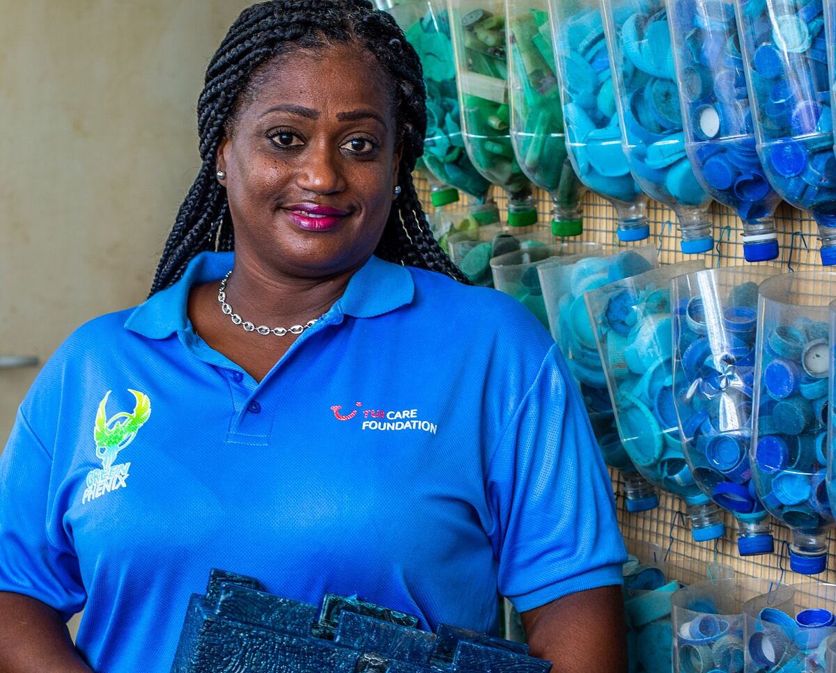 Destination Zero Waste Curacao - project team member at shop location