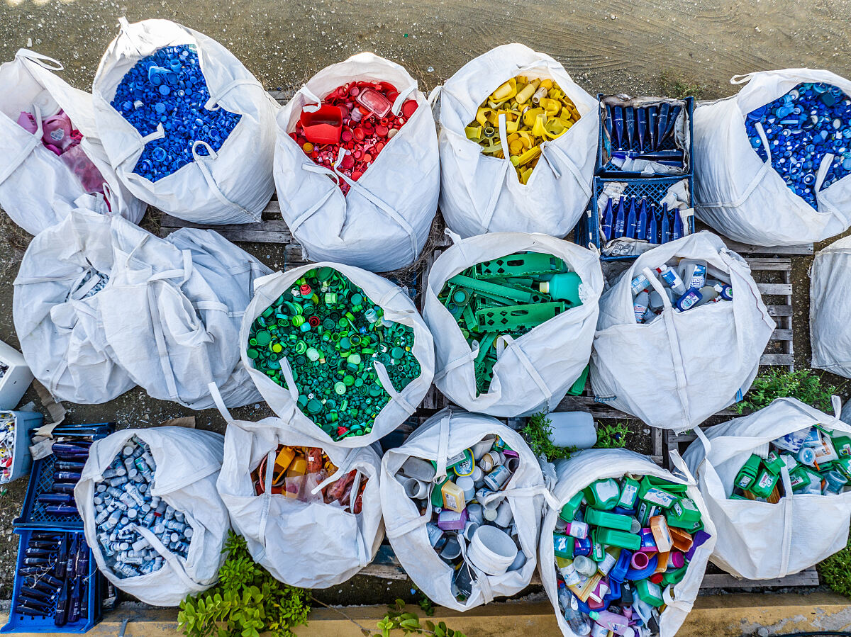 Destination Zero Waste Curacao - sorting waste