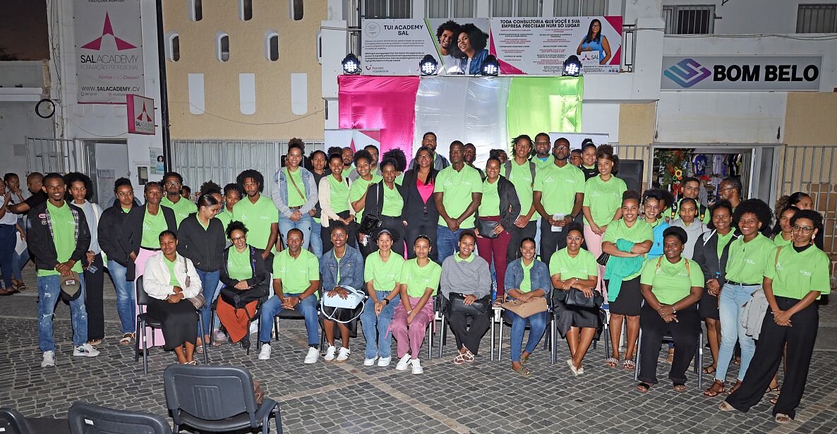 TUI Academy Sal - group picture of Academy cohort