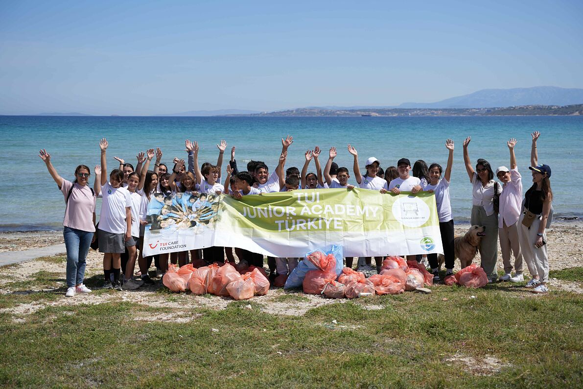 Gemeinsame Umweltaktion der TUI Junior Academy in der Türkei
