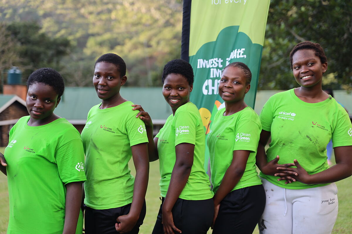 Teilnehmende Schülerinnen und Schüler der TUI Junior Academy in Simbabwe