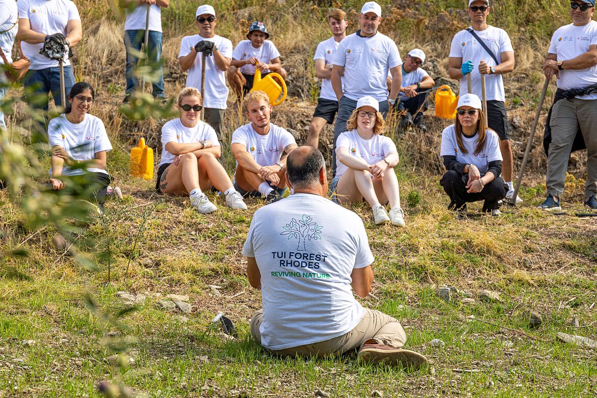 TUI Forest Rhodes - Einweisung vor Ort während des Freiwilligeneinsatzes