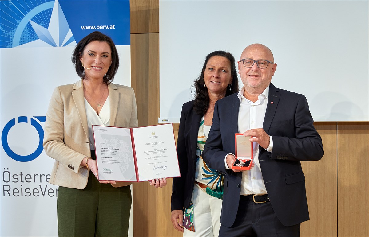Der ehemalige, langjährige Präsident des Österreichischen ReiseVerbandes (ÖRV) wurde außerdem seitens des Präsidiums und des Vorstands zum Ehrenpräsidenten ernannt.  