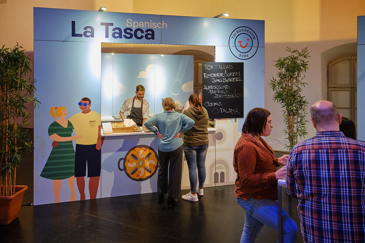 Foodstände bei der TUI Roadshow