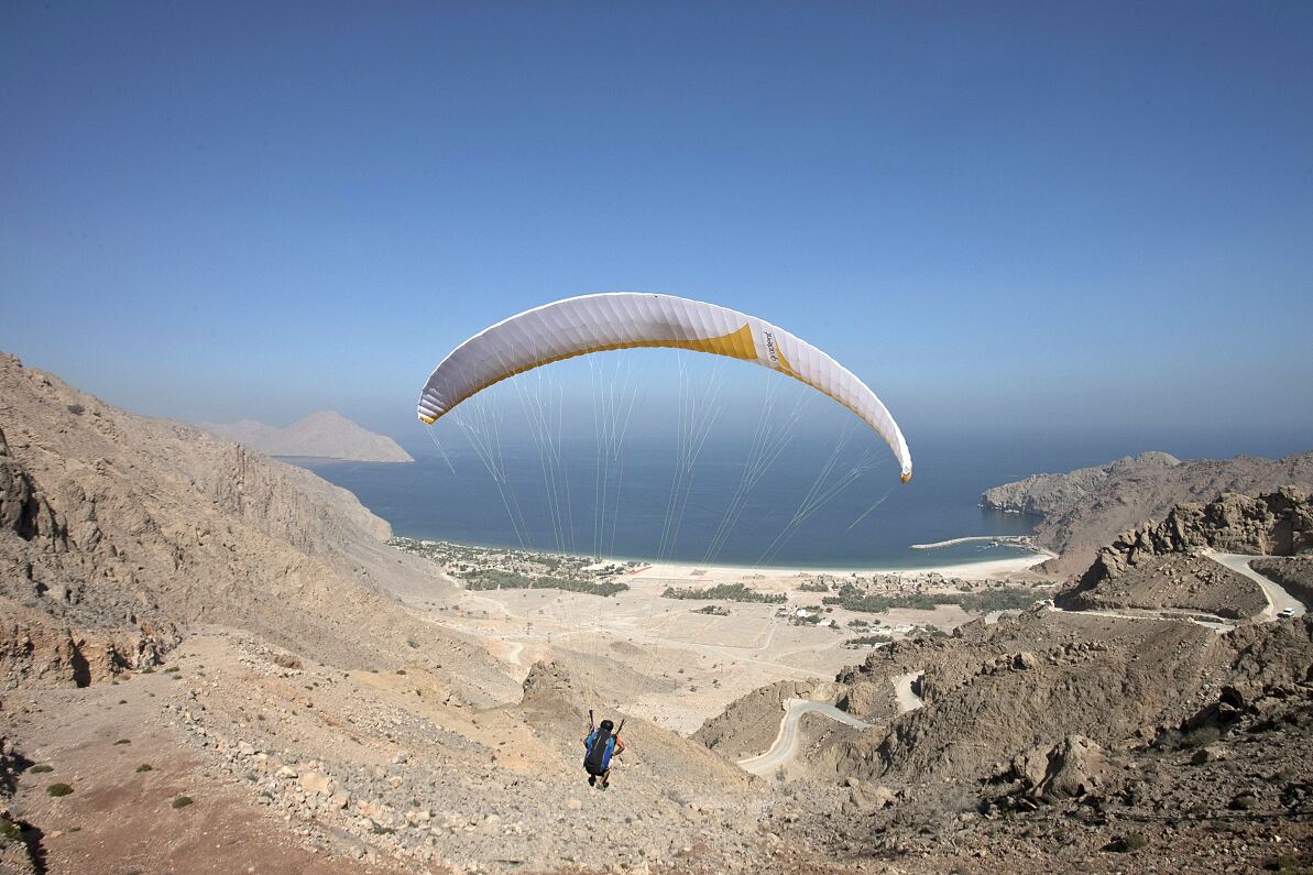 Anreise ins Six Senses Zighy Bay Resort im Oman auch per Gleitschirm möglich