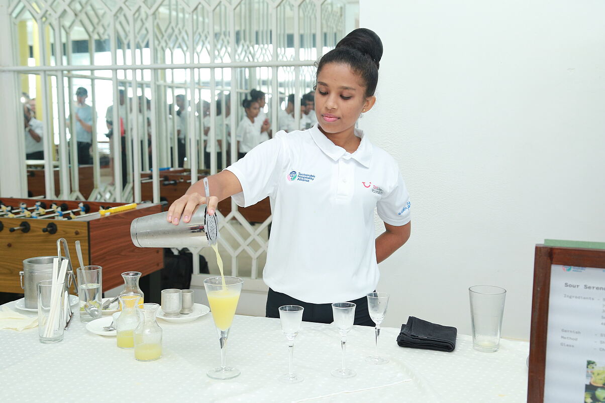 TUI Care Foundation startet neue Programme der TUI Academy und TUI Junior Academy