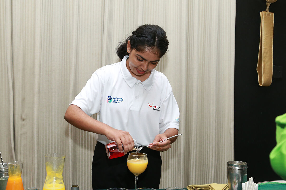 TUI Care Foundation startet neue Programme der TUI Academy und TUI Junior Academy