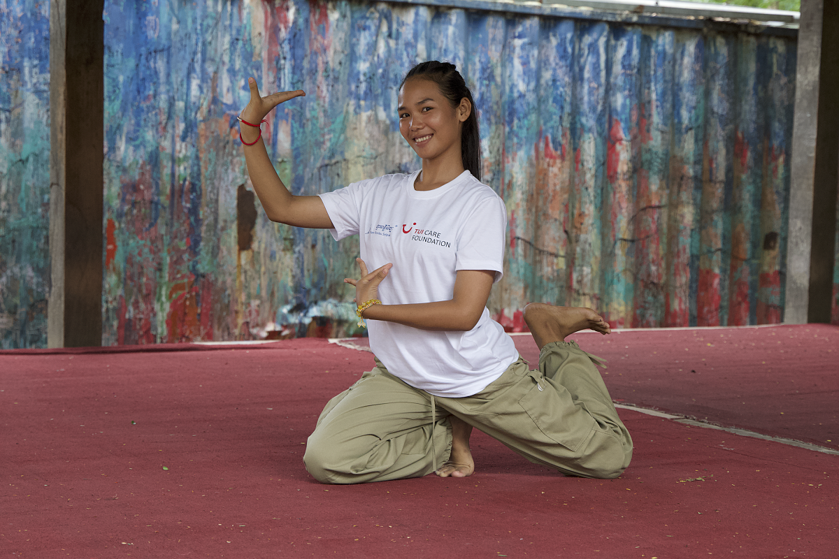 TUI Colourful Cultures Battambang - female scholarship student in dance class