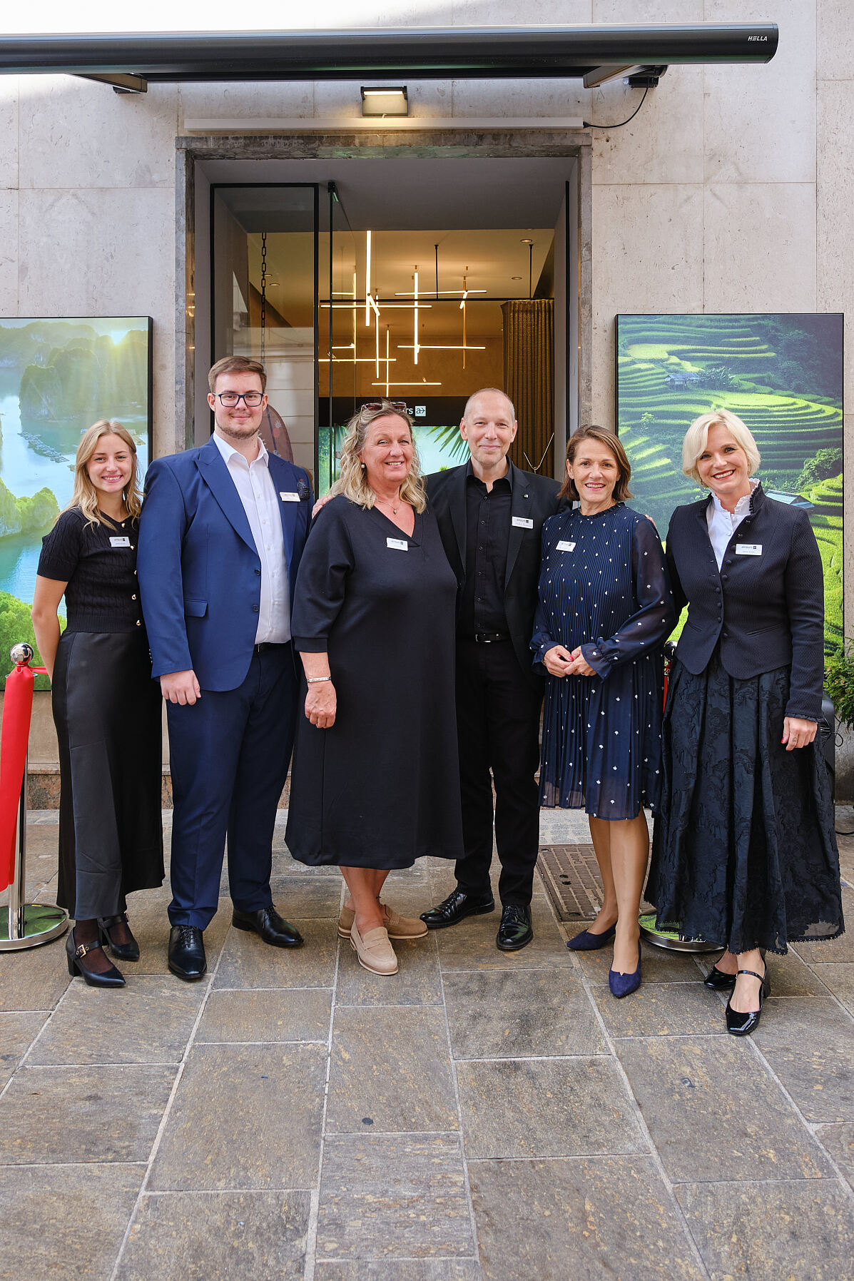 airtours travel boutique - Teamfoto mit Steffen Boehnke, Director airtours und Claudia Janner-Moser, Sales & Marketing Manager airtours Österreich. 