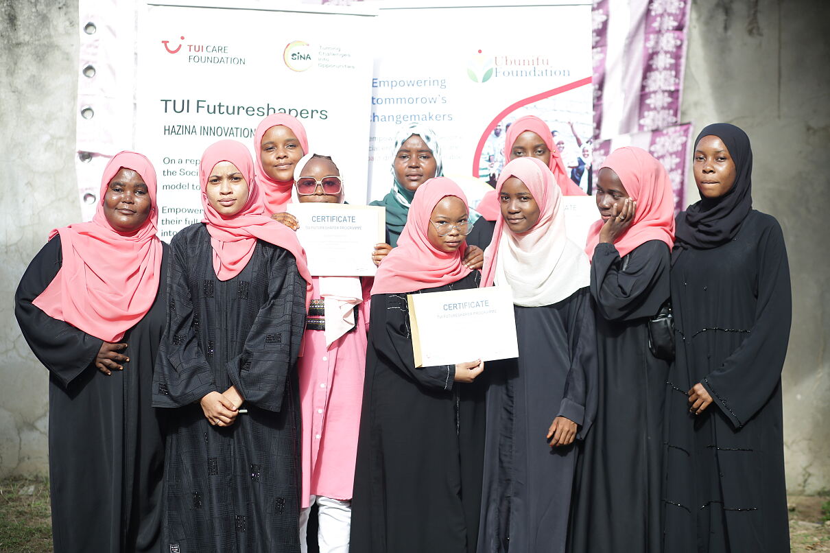 TUI Futureshapers Zanzibar - cohort of entrepreneurs graduating