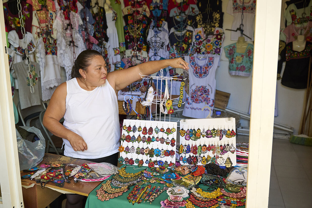 Promoting local handicrafts