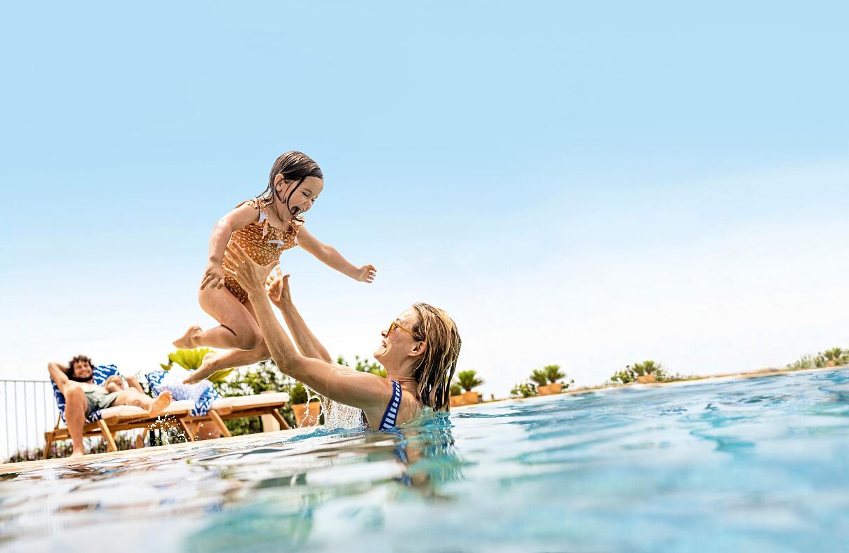 TUI stellt den Sommer 2026 unter ein klares Ziel: Familienurlaub soll bezahlbar bleiben. 